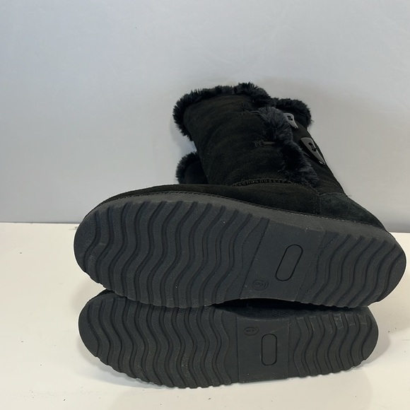 Target Boot Size 9 Black Suede Toggle Side Faux Fur lining Winter Outdoor cozy - Picture 10 of 11